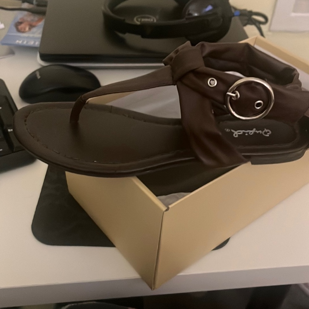 women’s sandals